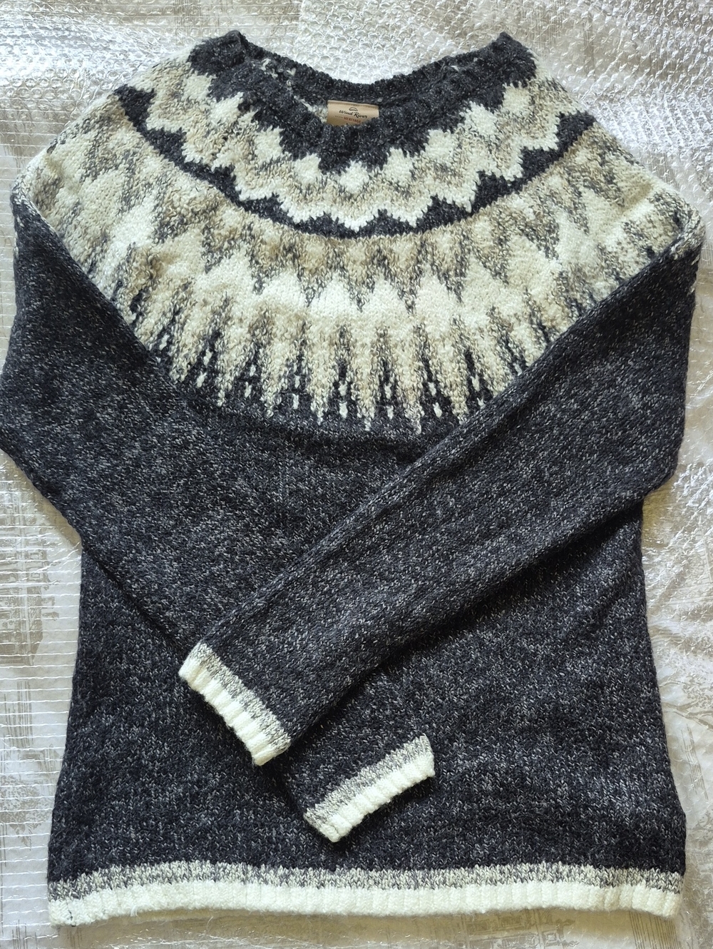 Wind River Grey & White Fair Isle Knit Sweater - M